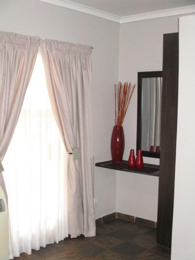 Ukarimu Guest House Klerksdorp Zewnętrze zdjęcie
